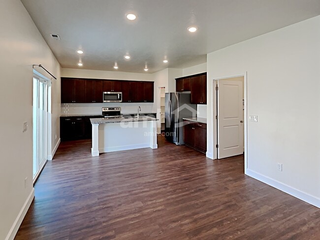 Foto del edificio - 2329 Surry Way