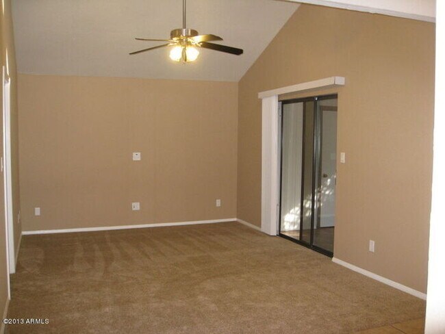 Building Photo - 419 E. Cullumber # D--MOVE IN READY -- GOR...