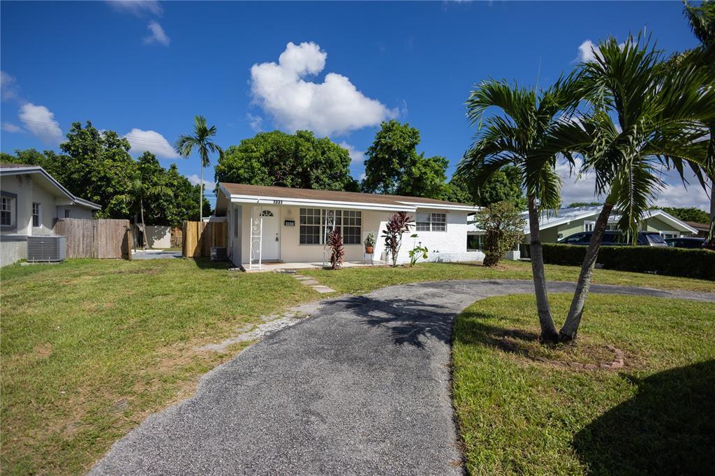 Foto principal - 1931 Bahama Dr