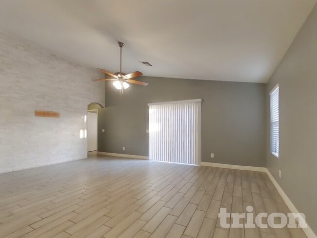 Building Photo - 8610 W Echo Ln