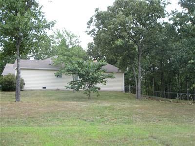 Large Side Yard - 1514 Oak Forest Dr
