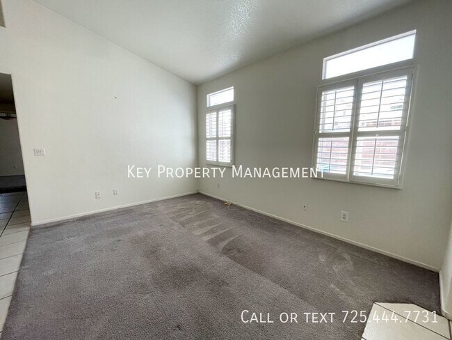 Foto del edificio - BEAUTIFUL 2 BED, 2 BATH TOWNHOME IN GATED ...