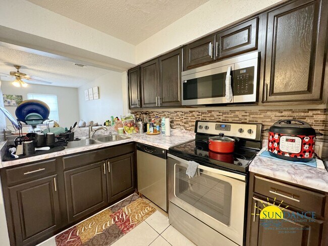 Foto del edificio - Charming 2-Story Townhouse in Fort Walton ...