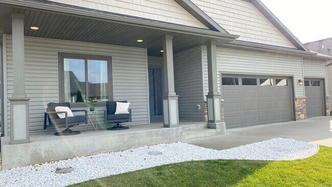 Foto del edificio - Brand New Luxury Home 4bed/3bath