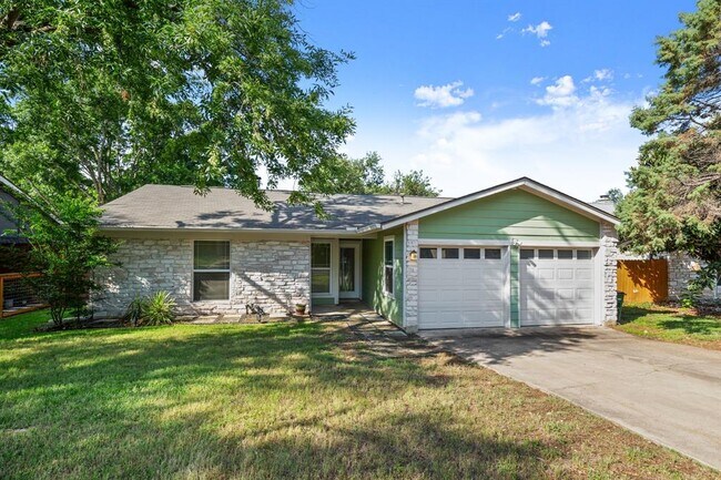 Building Photo - 2401 Stone River Dr