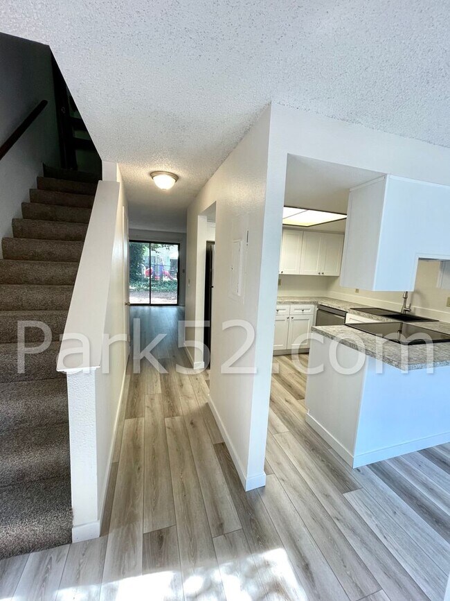 Foto del edificio - 9421 43rd St Ct W