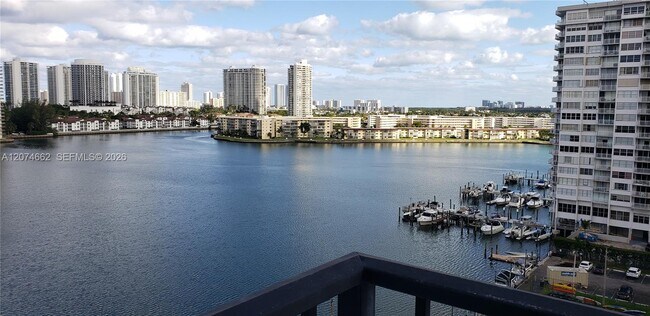 Foto del edificio - 2780 NE 183rd St