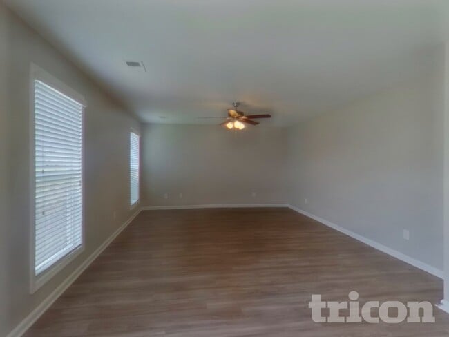 Foto del edificio - 831 Dovefield Ln