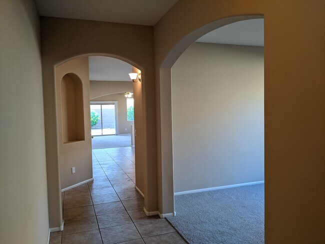 Foto del edificio - 17525 W Larkspur Dr