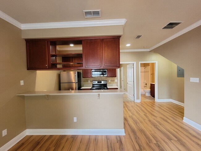 Foto del edificio - 3 Bedroom town home for rent $1475 August ...