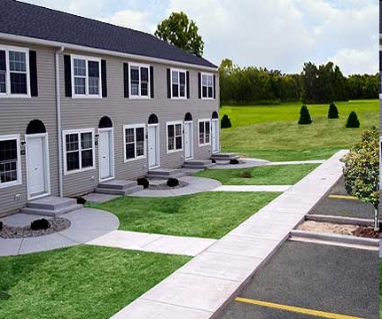 Foto del edificio - White Pine Village Townhomes