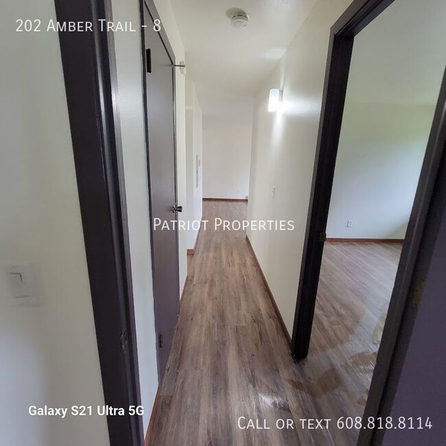 Building Photo - 2 bedroom/ 1 bath apartment in Sun Prairie...