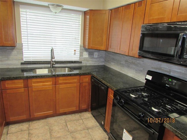 Foto del edificio - 3143 Sleepy Hollow Dr