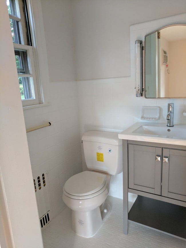 Building Photo - 639 Oakdene Ave