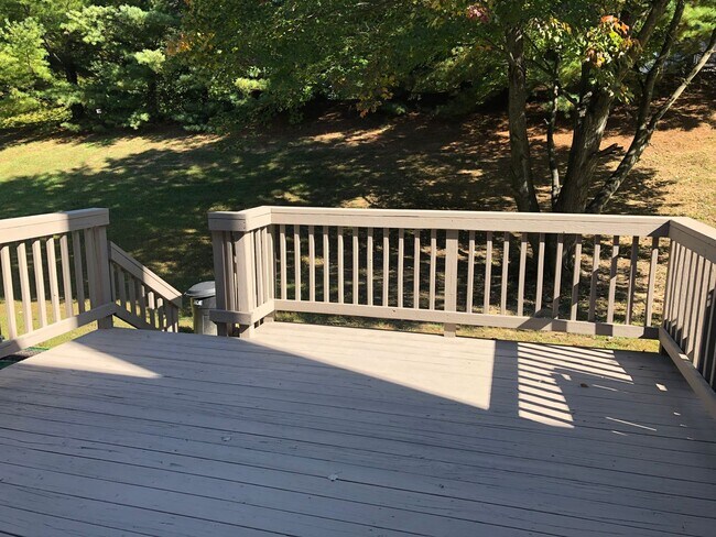 Building Photo - Townhouse-Village of Thomas Run-4 Bathrooms!!