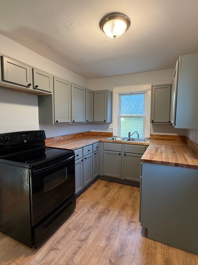 Foto del edificio - 349 W Illinois Ave