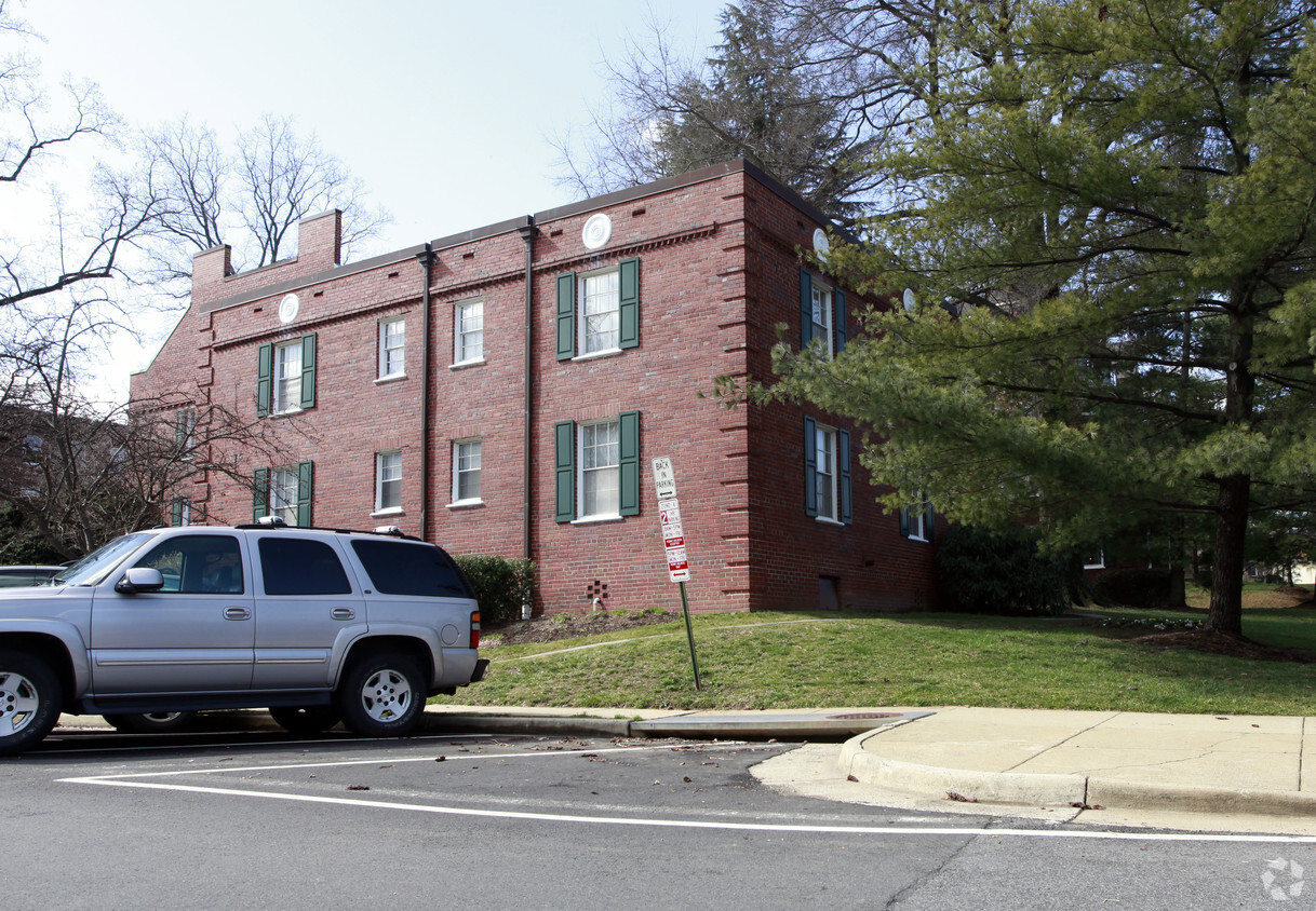 Building Photo - Colonial Village III