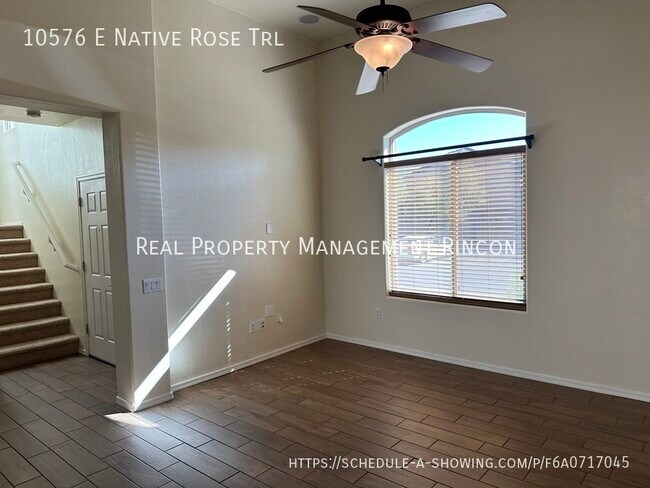 Building Photo - Eastside 3 Bed 2.5 Bath w/ Community Pool!