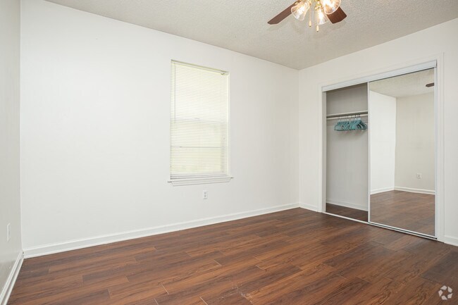 1HAB, 1BA - 599 ft² - Kenilworth Ridge... A Hidden Jewel!
