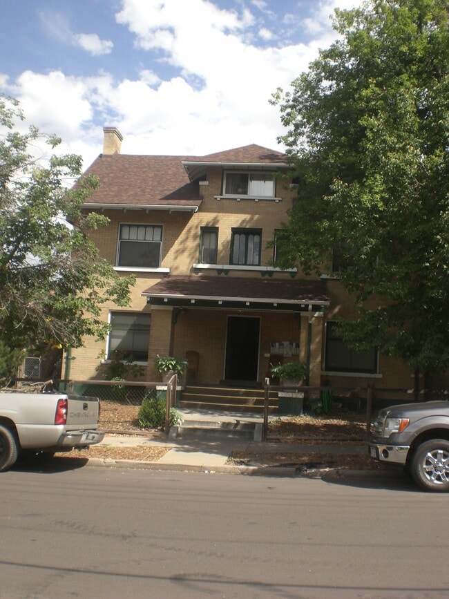 Front view - 1440 Cook St