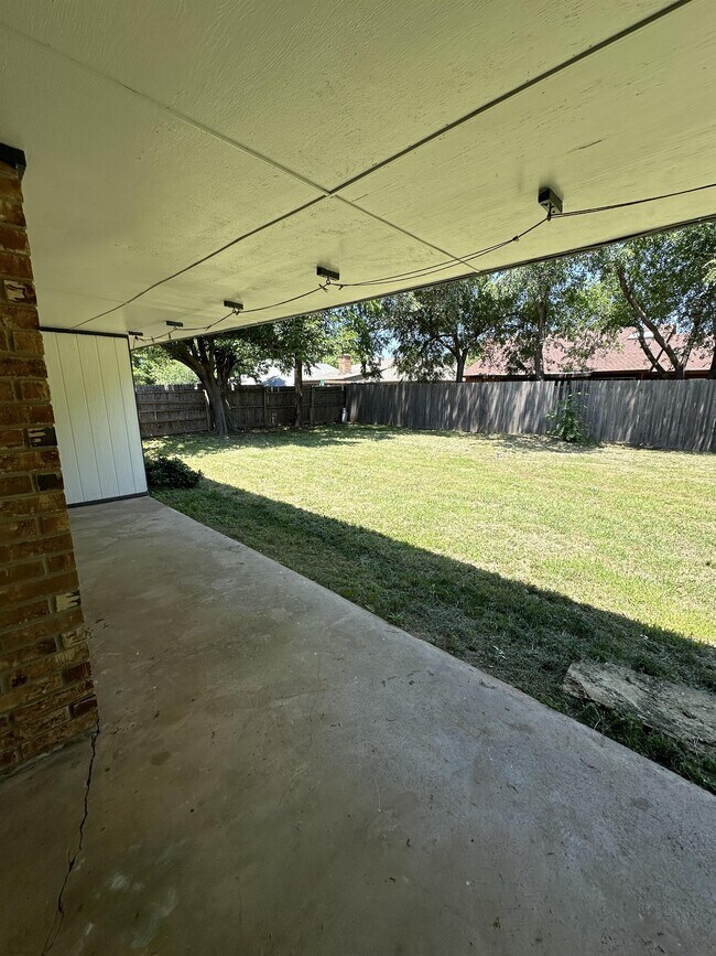 Building Photo - 1321 Alviola Ave