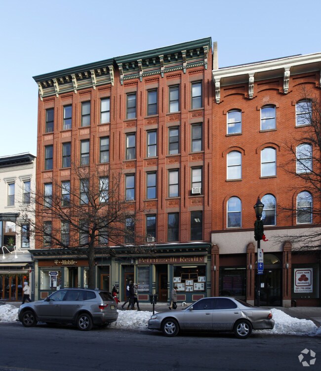 Building Photo - 131 Washington St