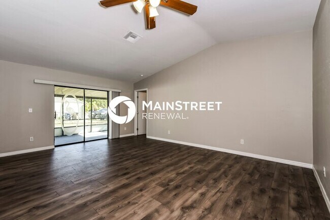 Foto del edificio - 3 Bedroom Pet-Friendly Home in FORT MYERS, FL with Main Street Renewal