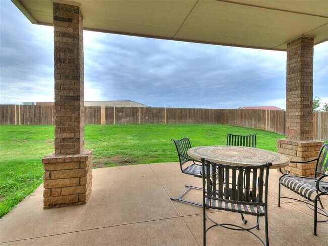 Foto del edificio - 4817 Arbuckle Dr