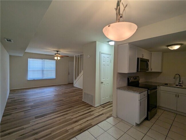 Foto del edificio - 2437 N Brophy Ave