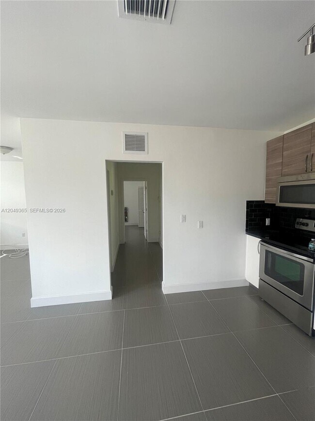 Foto del edificio - 545 NW 121st St
