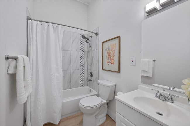 Building Photo - 242 Mccormick Pl