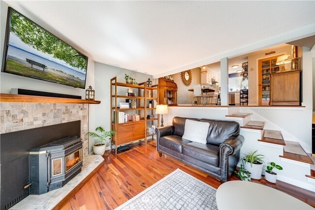 Foto del edificio - Beautifully Remodeled 2 bed/1.5 Bath Townh...