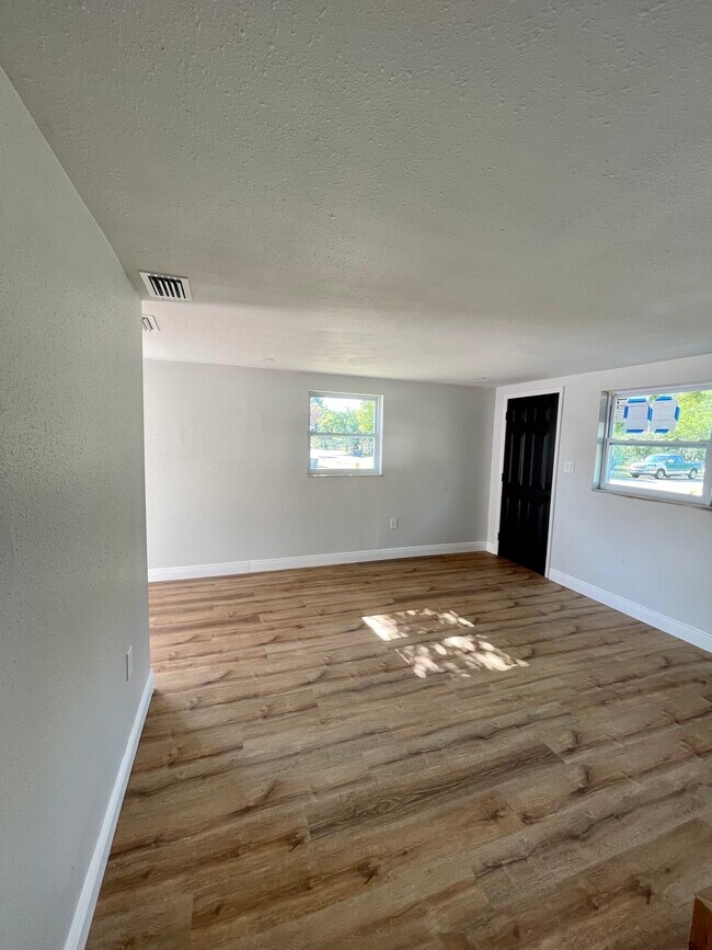 Foto del edificio - 3402 N Jefferson St