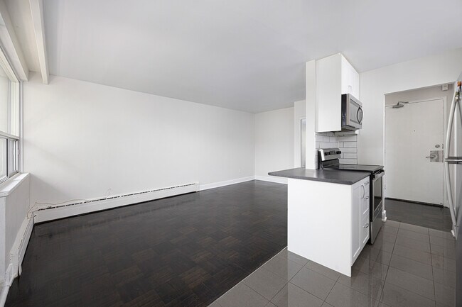 Photo du bâtiment - 3888 Bathurst Street