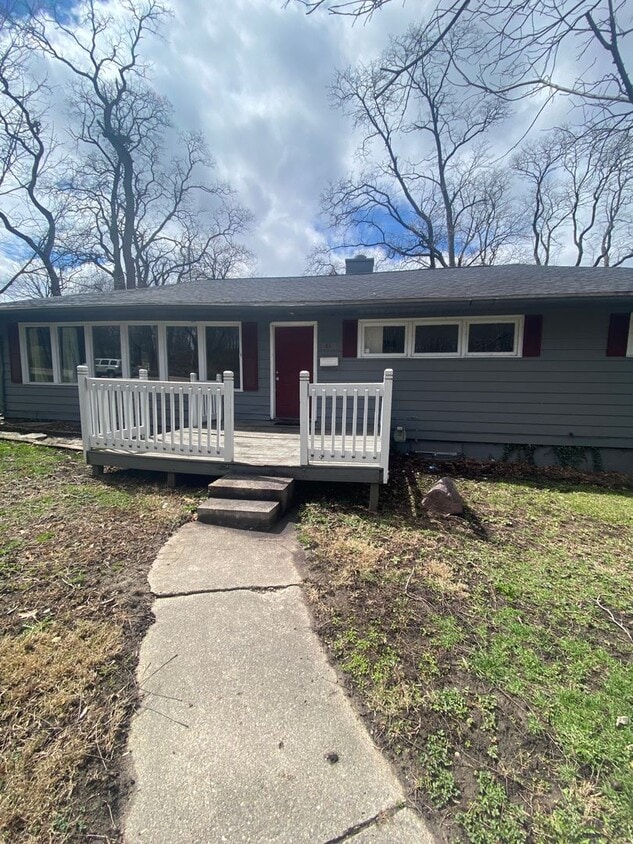 Foto principal - 3 Bedroom 1 Bath....ALL UTILITIES INCLUDED