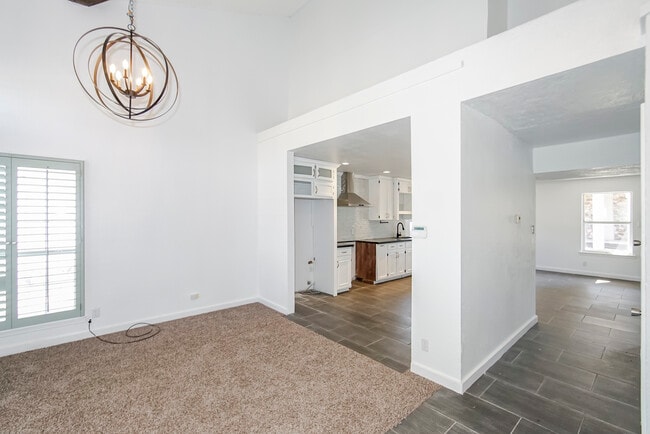 Building Photo - 908 Los Pinos Way