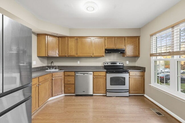 Foto del edificio - 335 Fullerton Pl