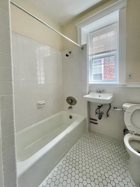 Building Photo - 27 Park Dr