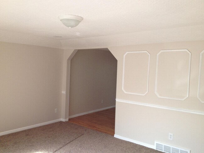 Building Photo - 935 N 975 E