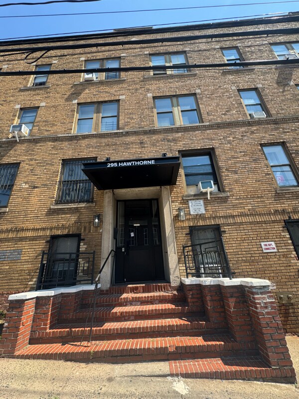 Foto del edificio - 295 Hawthorne Ave