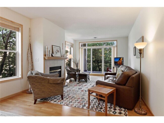 Foto del edificio - 301 Oak Grove St