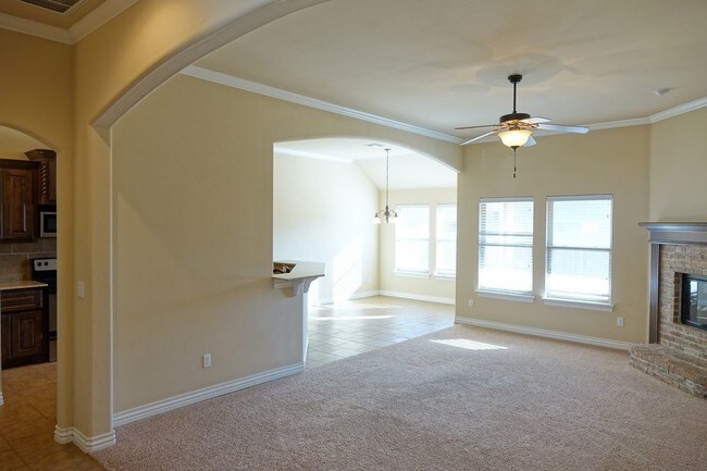 Building Photo - Fabulous Home in Deer Creek