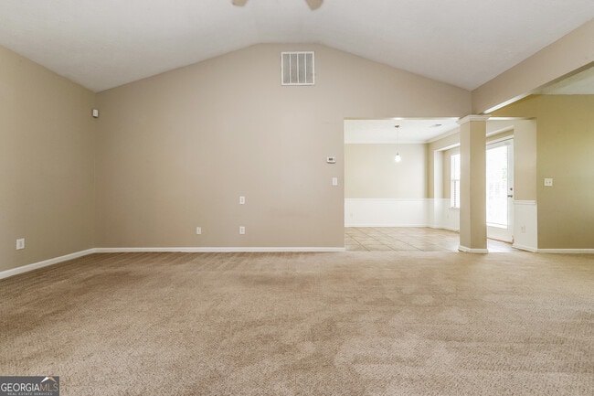 Foto del edificio - 437 Summer Hill Cir