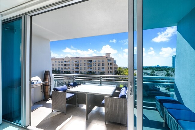 Foto del edificio - 2950 NE 188th St