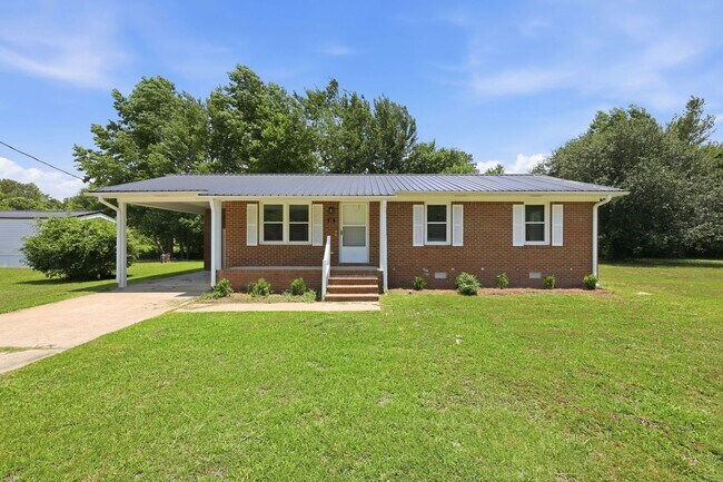 Building Photo - Charming 1,025 sq ft single-family home offering 3 bedrooms and 2 full bathrooms—perfect for comf...