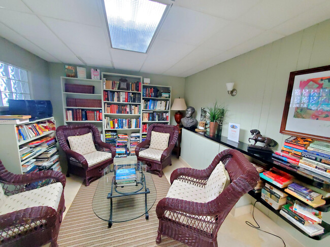 Building Photo - 5600 N Flagler Dr