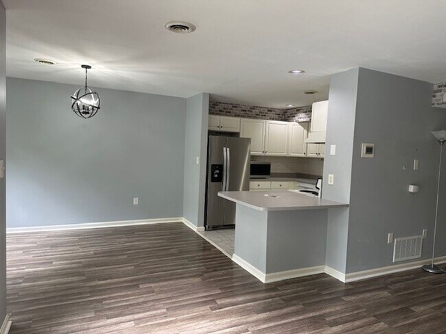 Building Photo - Welcome to this charming 3-bedroom, 2.5-ba...