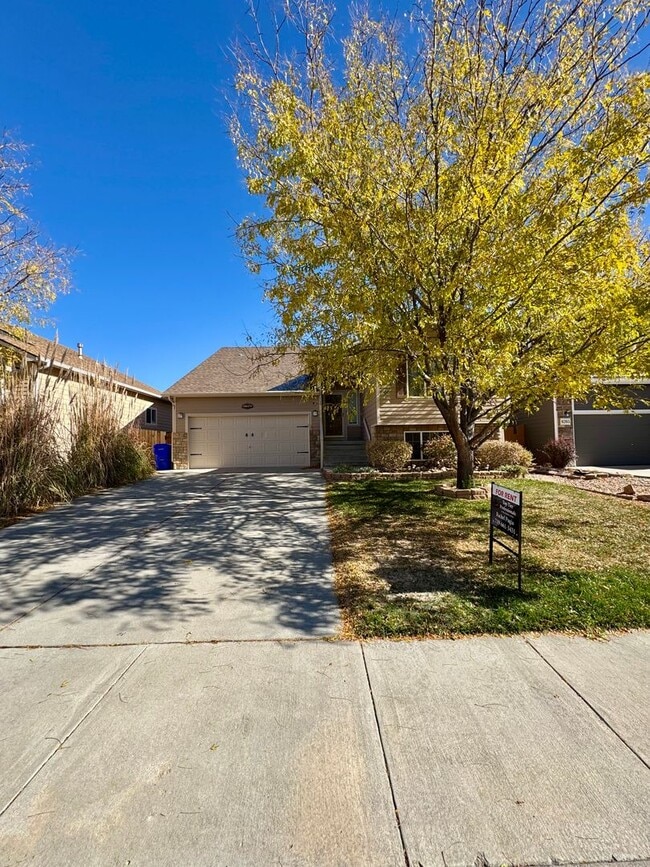Photo - Lovely 3 bedroom/3 car tandem garage home ...