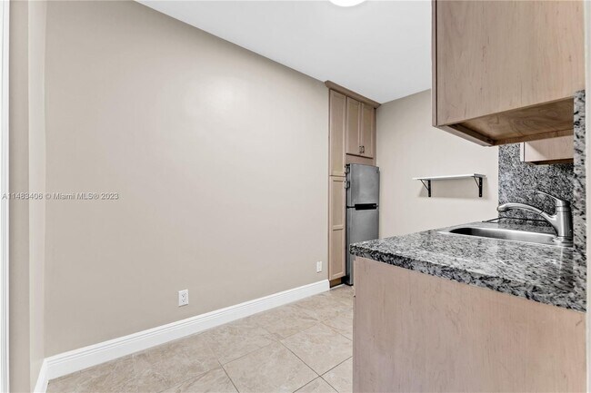 Foto del edificio - 157 Curtiss Pkwy