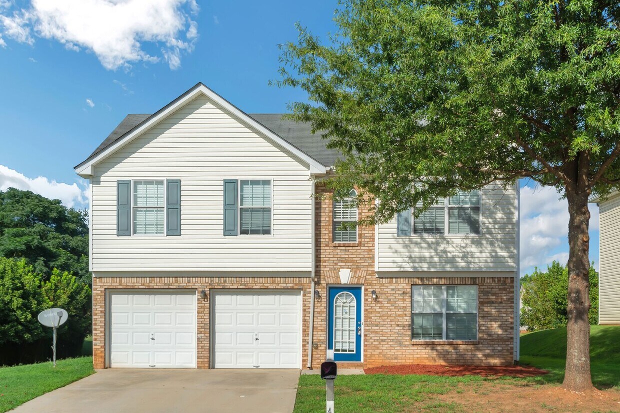 Primary Photo - Impressive 4 bed, 2.5 bath Home.
